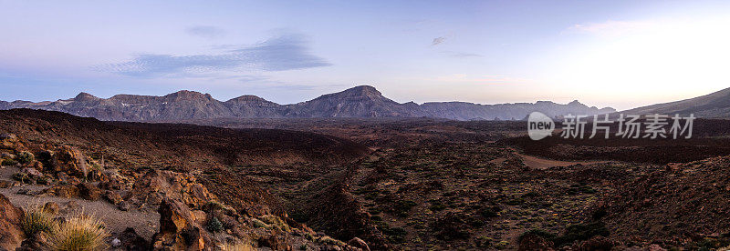 全景图片，月球景观，日落的Tabonal Negro Mirador, Las canadas caldera, Teide国家公园，Tenerife, Canary Islands, Spain